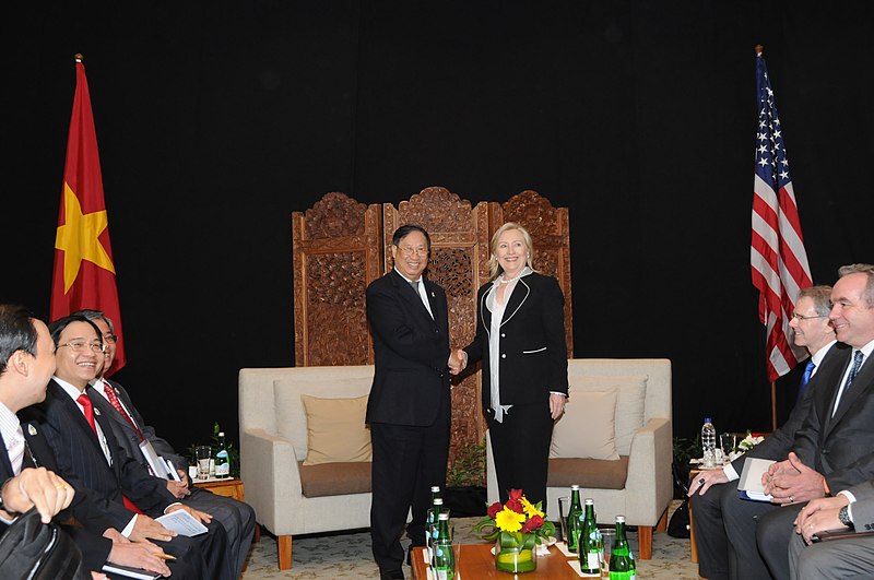 File:Secretary Clinton with Vietnamese Foreign Minister Phạm Gia Khiêm (5996792823).jpg