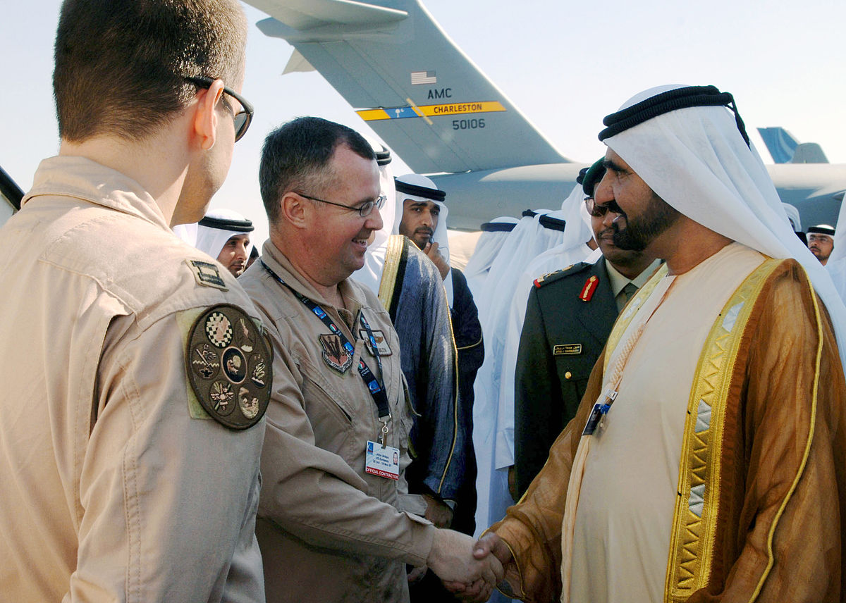 Правители дубая книга. Министр обороны ОАЭ. Шейх полиции Дубая. Оборона Дубая. Яхта шейха президента Дубаи.