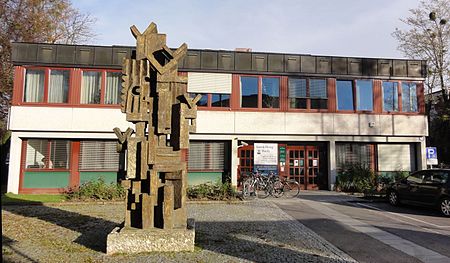 Skulptur beim Salzburger Landesarchiv