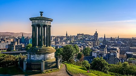 Tập_tin:Skyline_of_Edinburgh.jpg