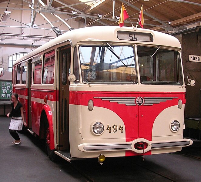File:Střešovice, trolejbus Škoda 8Tr.jpg