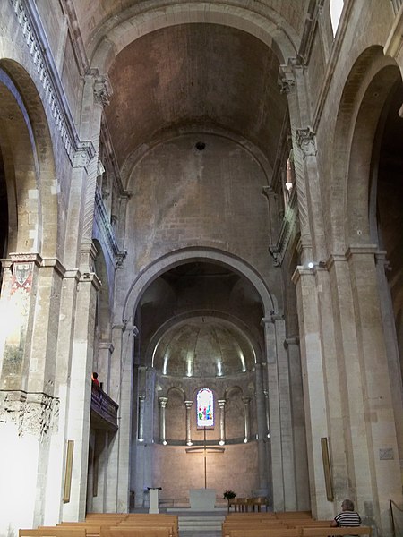 File:St Paul 3 chateaux - église nef.JPG