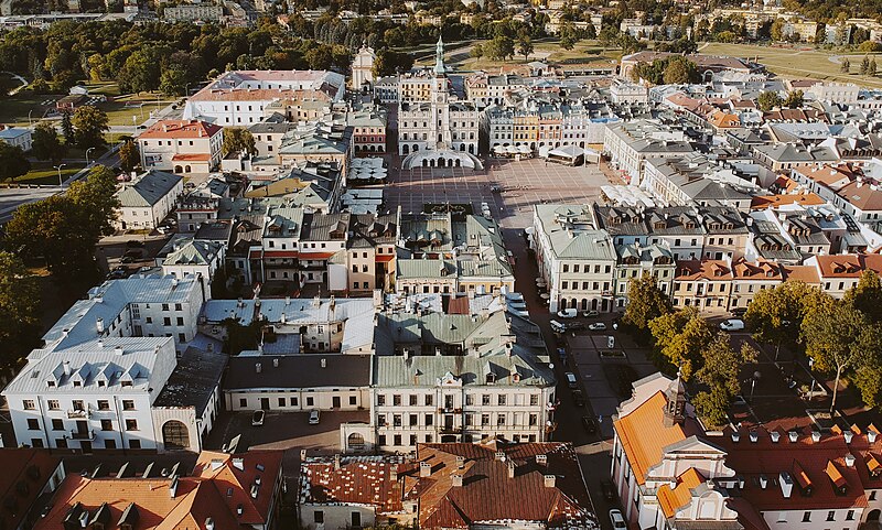 File:Stare Miasto w Zamościu.jpg