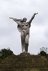 Իջևանի «Մայր Հայաստան» արձանը