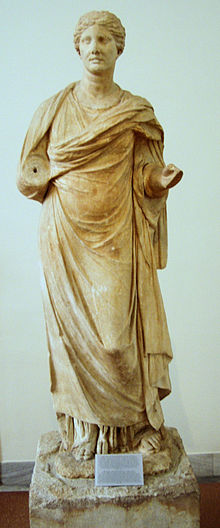 The Statue in the National Archaeological Museum Statue of the priestess Aristonoe NAMA 232 (DerHexer).JPG