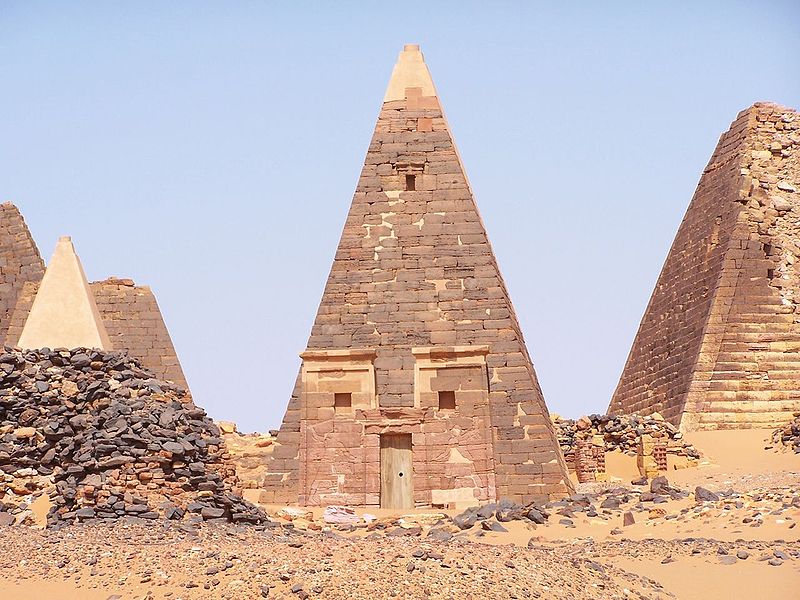 File:Sudan Meroe Pyramids 30sep2005 10.jpg