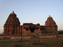 सूदी के शिव मंदिर के दो शिखर