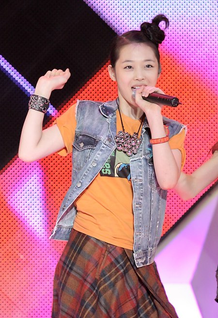 Tập_tin:Sulli_in_Live_Power_Music_01.jpg