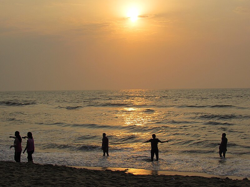 File:Sunrise-besant-nagar-beach-chennai-7.jpg