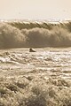 Surfista en al mar, Playa Bahía Blanca, Pachacutec