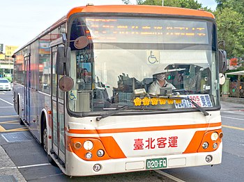 Taipei Bus 020-FQ head on Nangang Road 20210821.jpg