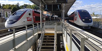 Croisement de deux TGV Lyria à Bellegarde entre Paris et Genève.