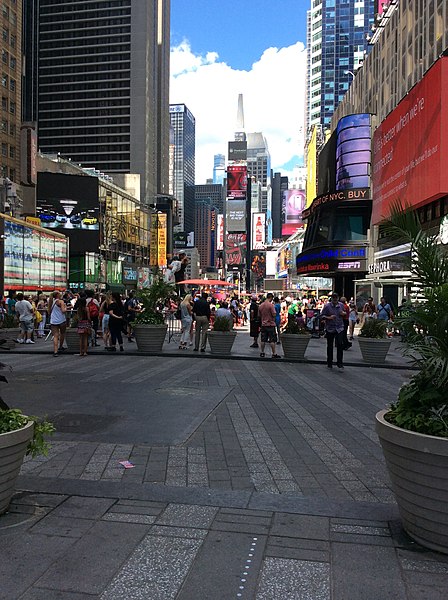 File:Times Square Aug 13 2015 06.jpg