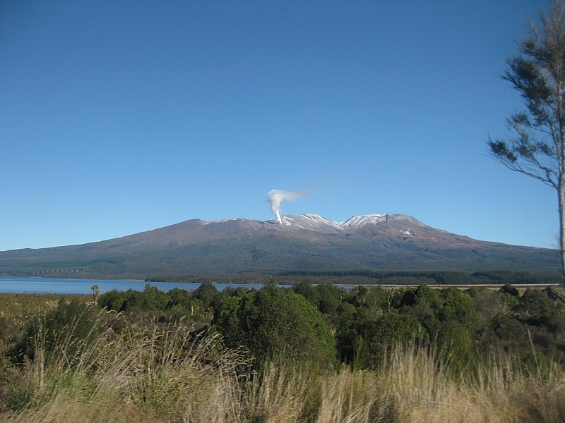 File:Tongariro National Park 01.jpg