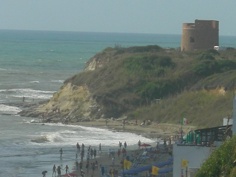 صورة:Tor Caldara, Anzio.JPG