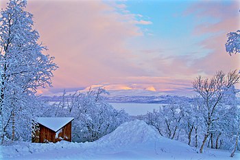 Torneträsk sett från Abisko. Photograph: Mickaël Delcey Licensing: CC BY-SA 4.0