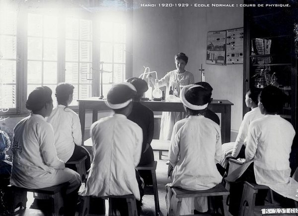 Girls study chemistry in colonial school (Ecole Normale d'Institutrices)