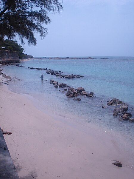 File:Trincomalee Beach.JPG