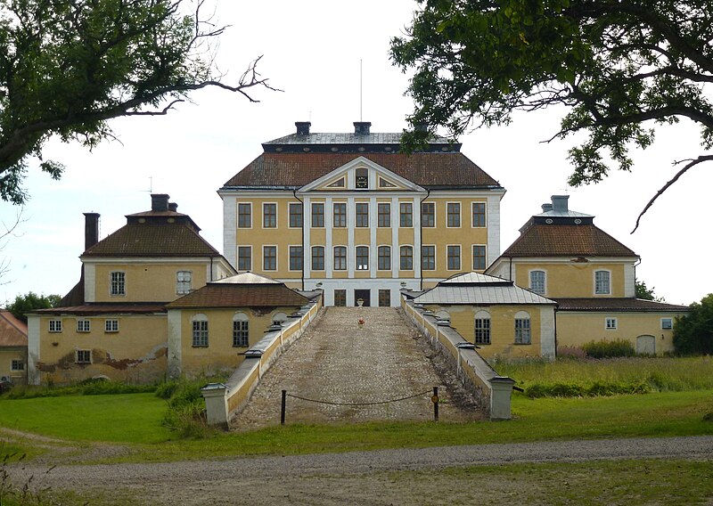 File:Tureholms slott norr 2012.jpg