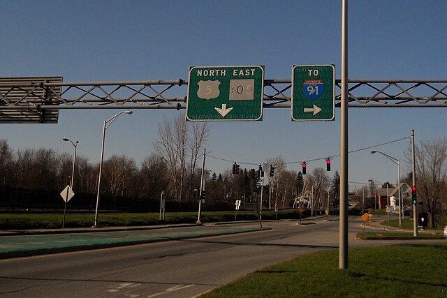 US 5 during its concurrency with VT 105 in Newport