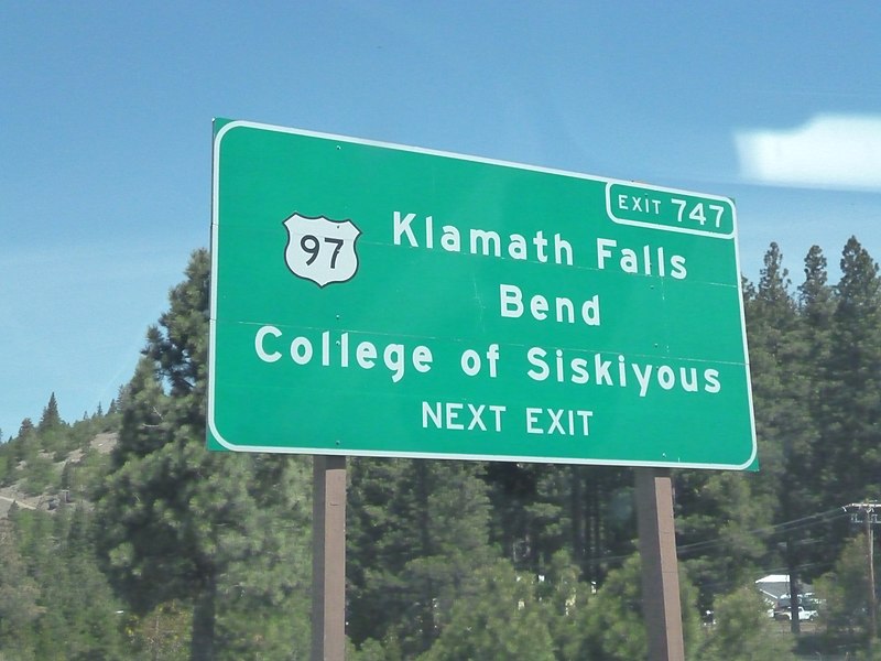 File:US 97 Sign on Interstate 5.JPG