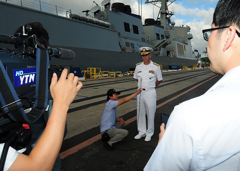 File:US Navy 100703-N-3570S-013 Vice Adm. Richard W. Hunt explains the purpose and importance of Rim of the Pacific (RIMPAC) 2010 exercises to the Korean media.jpg