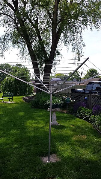 File:Umbella-style clothesline.jpg