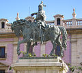 Statuia lui Iacob I de Agapit Vallmitjana în piața lui Alfonso al V-lea de Aragon, din Valencia