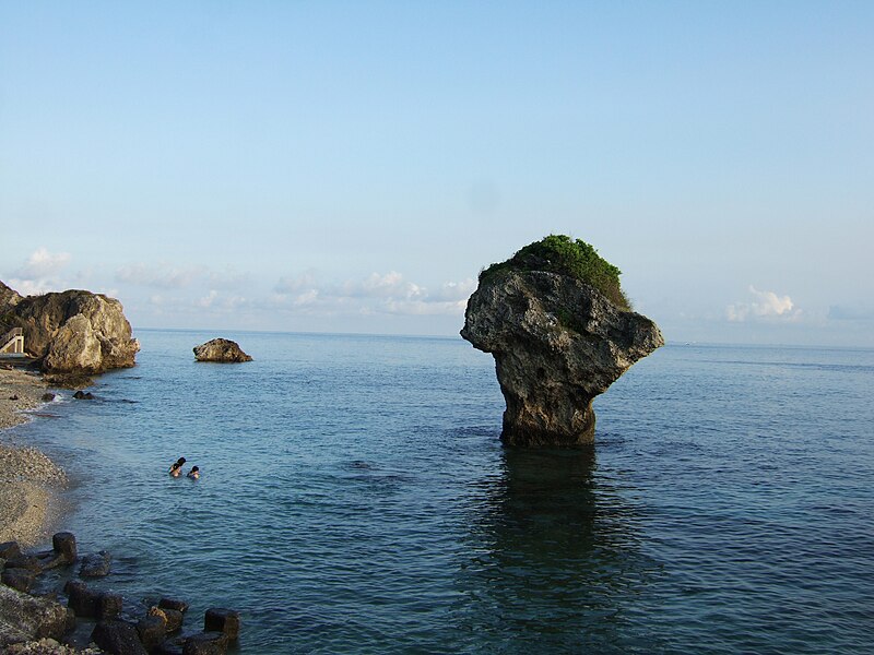 File:Vase Rock of Lamay Island 2006-07-23.jpg