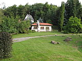 Čeština: Dům a zahrada ve Vavřeticích. Okres Benešov, Česká republika. English: House and garden in Vavřetice, Benešov District, Czech Republic.