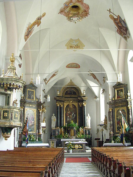 File:Virgen - Pfarrkirche Innen.JPG