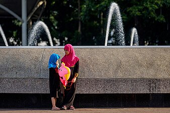 These kids are wearing hijab dress. Photograph: Klienneeco (CC BY-SA 4.0)