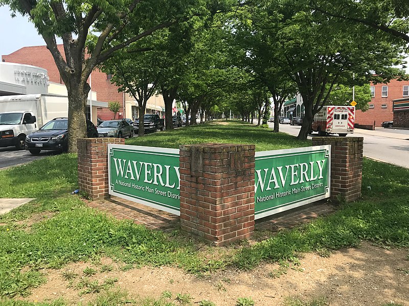 File:Waverly median sign, E. 33rd Street and Barclay Street, Baltimore, MD 21218 (40355533250).jpg