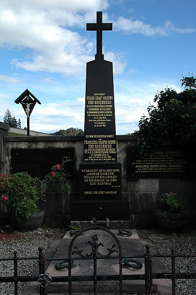 File:Wernberg Damtschach Friedhof Familiengrab Orsini und Rosenberg 27082006 01.jpg