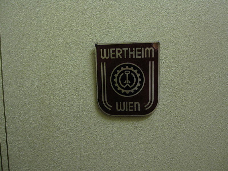 File:Wertheim Safe 001.JPG