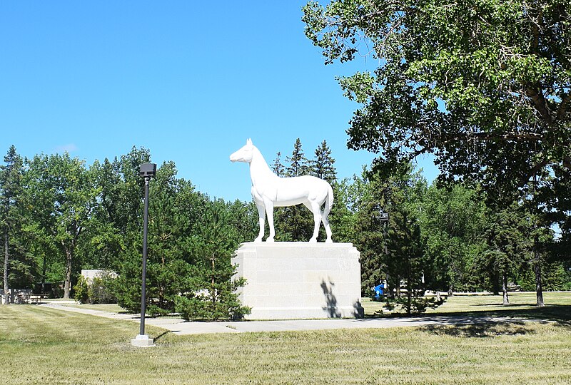 File:White horse statue.jpg