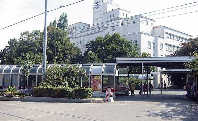 Reumannplatz station