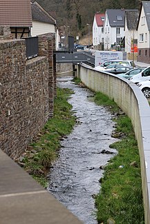 Oversvømmelsesbeskyttelse af Rambach i centrum af Sonnenberg