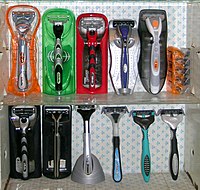 Modern biztonsági borotvák gyűjteménye: Gillette Fusion Power, Gillette M3Power, Mach3 Turbo Champion, Schick Quattro Chrome, Schick Quattro Power, Gillette Mach3, Gillette Sensor, Schick Xtreme3, Schick Xtreme SubZero, és Schick Xtreme3 Disposables