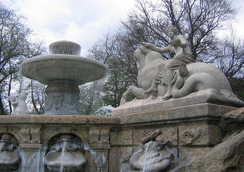 File:Wittelsbacher Brunnen Detail-1.jpg