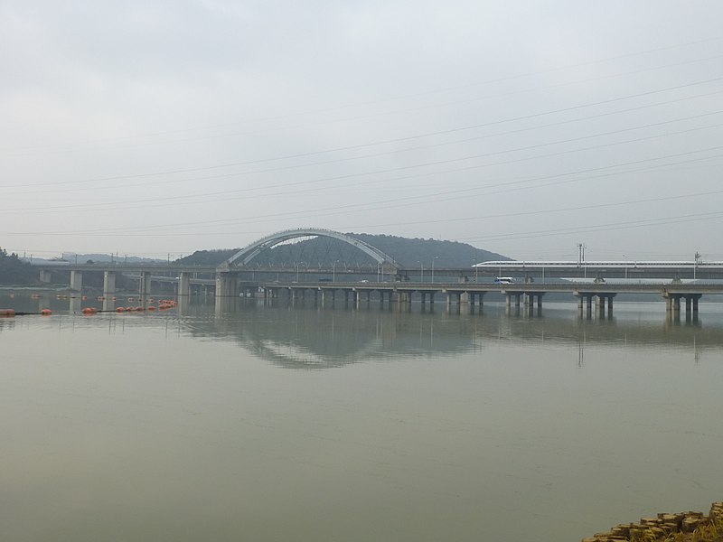 File:Wuhan - Houhu - Wuguang Gaotie - P1520224.JPG