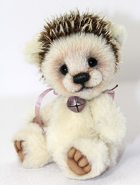 File:"Hamish" 7 inches tall (14012490805).jpg