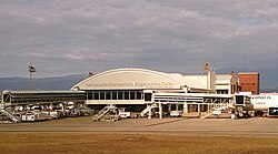 Международно летище Ангел Албино Корцо - Изглед от пистата.jpg