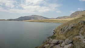 Vista del lago Batabat en el verano de 2016