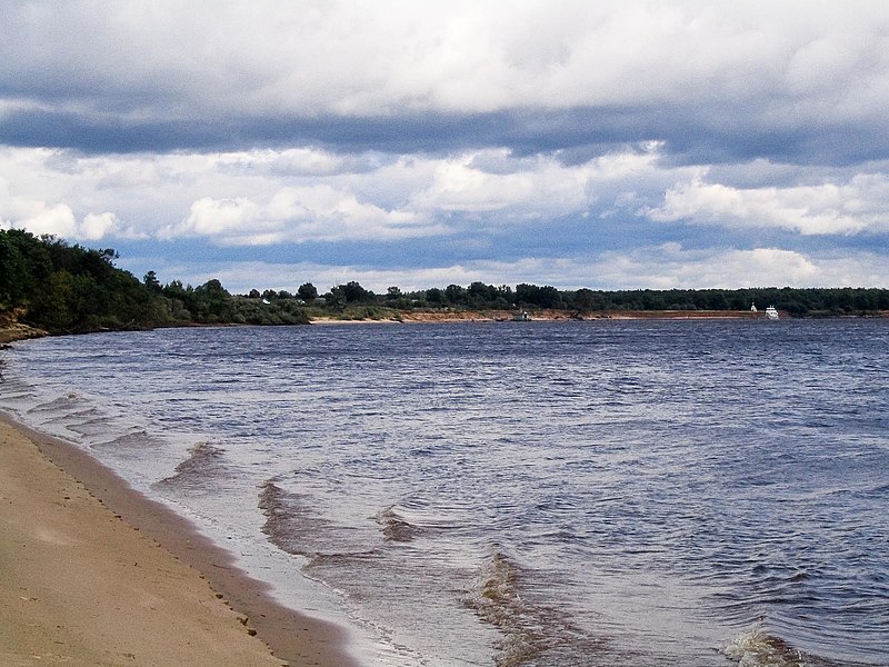 File:Волга, затон им. Калинина (2004.08.15) - panoramio.jpg