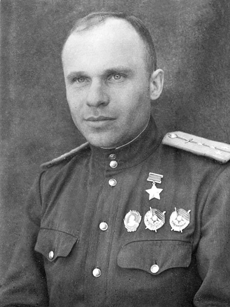 File:Михаил Захарович Бондаренко 1943.jpg