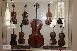 instruments de musique à cordes.