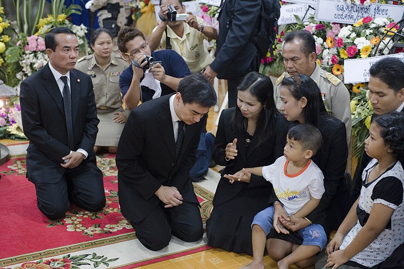 File:นายกรัฐมนตรี ณ จังหวัดปัตตานี วันจันทร์ ที่ 17 มกราคม พ.ศ. 2554 (Photograph - Flickr - Abhisit Vejjajiva (2).jpg