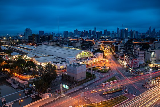 Hua Lamphong, Bangkok railway station, before sunset Photographer: Nawit science
