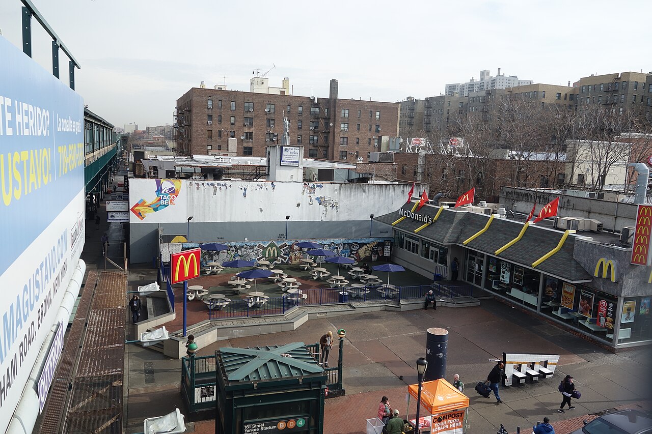 File:IRT Lo-V 161st Street – Yankee Stadium station 2012-10-10 2.jpg -  Wikimedia Commons